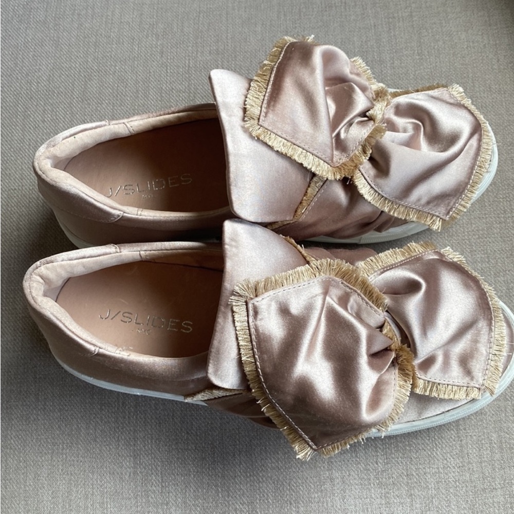 J/SLIDES NYL NWOT GOLD SATIN BOW PLATFORM SNEAKERS Sz 7.5 - Picture 2 of 6